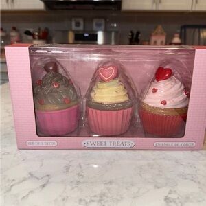 Sweet Treats Valentines Cupcake Decor Set